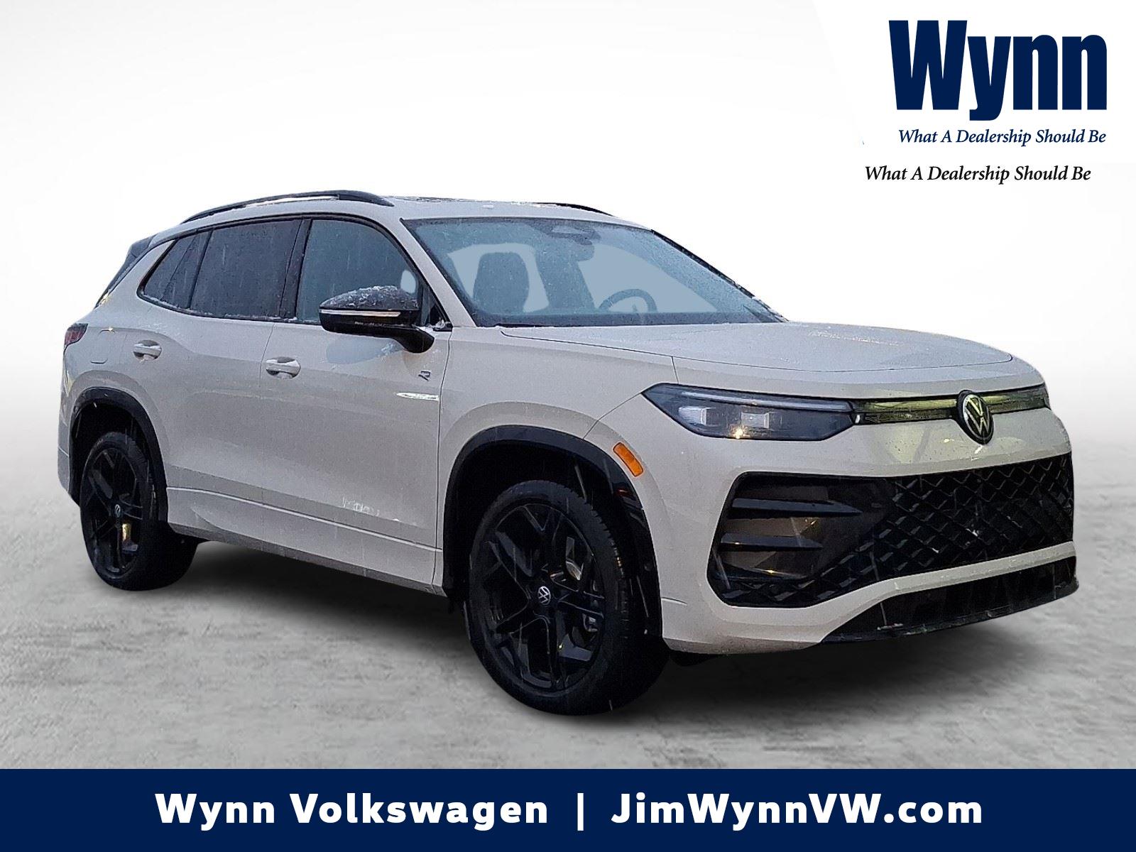 2026 Volkswagen Tiguan SE R-LINE BLACK's photo