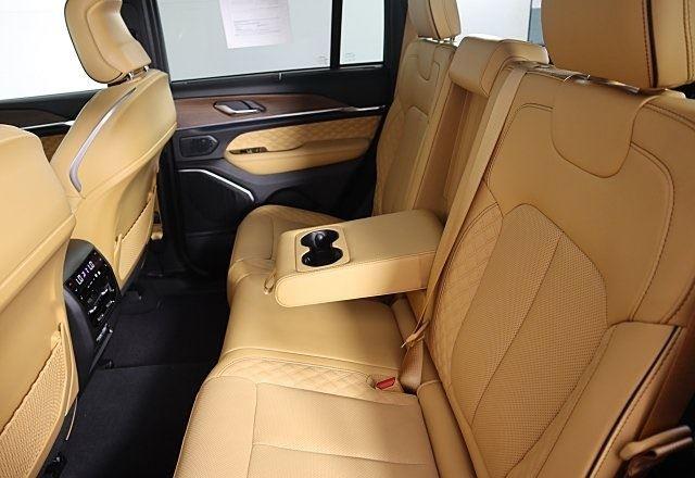 2024 Jeep Grand Cherokee Summit photo 21