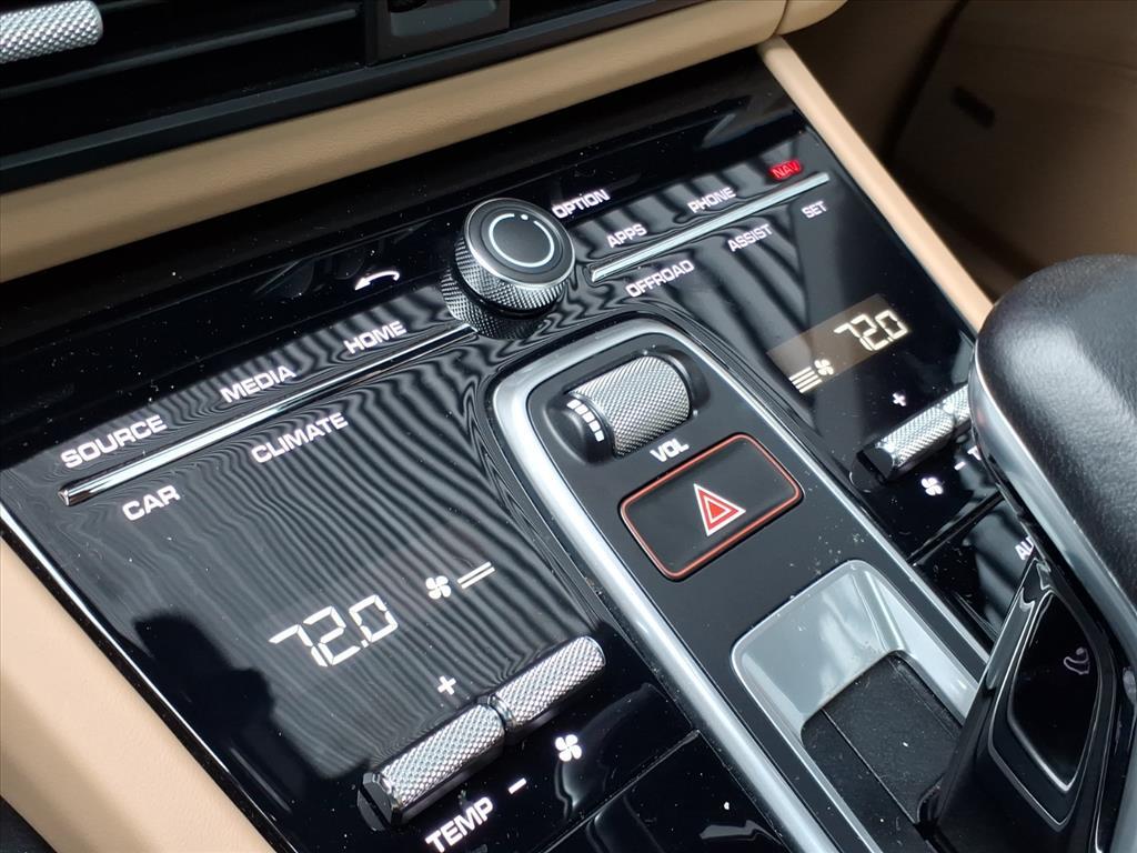 2023 Porsche Cayenne Coupe Platinum Edition photo 11