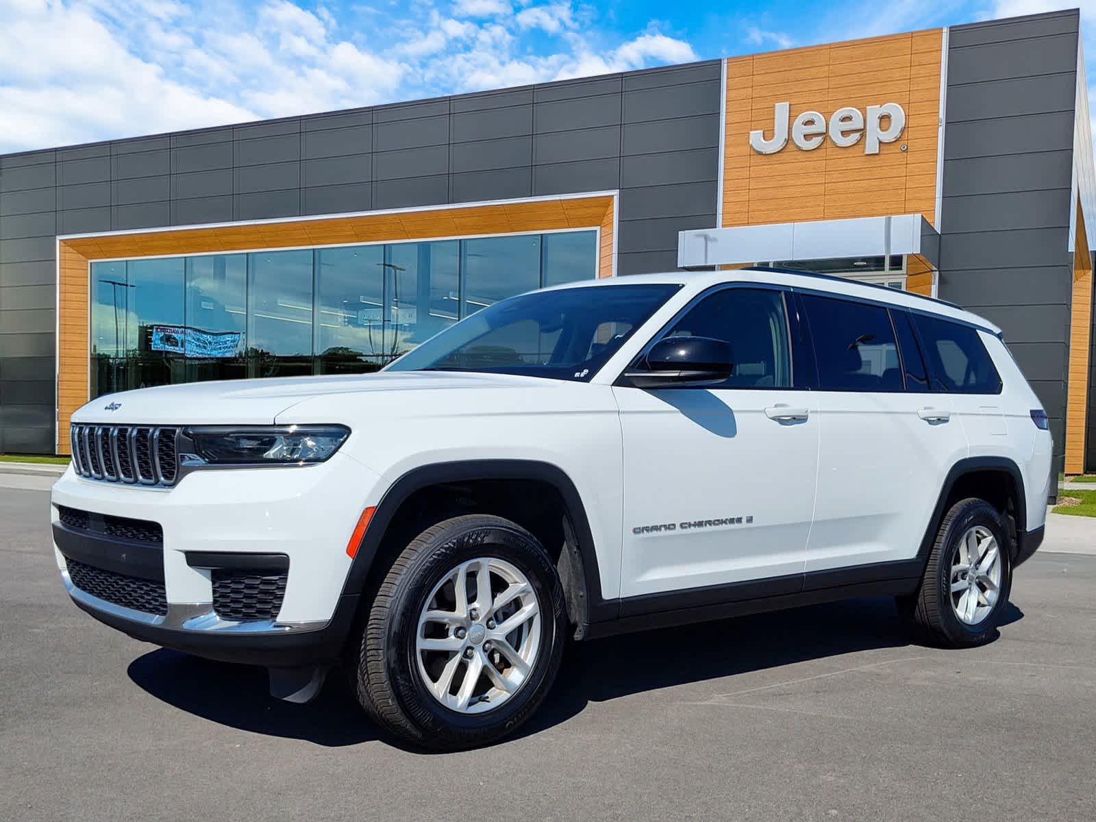 2023 Jeep Grand Cherokee L Laredo's photo