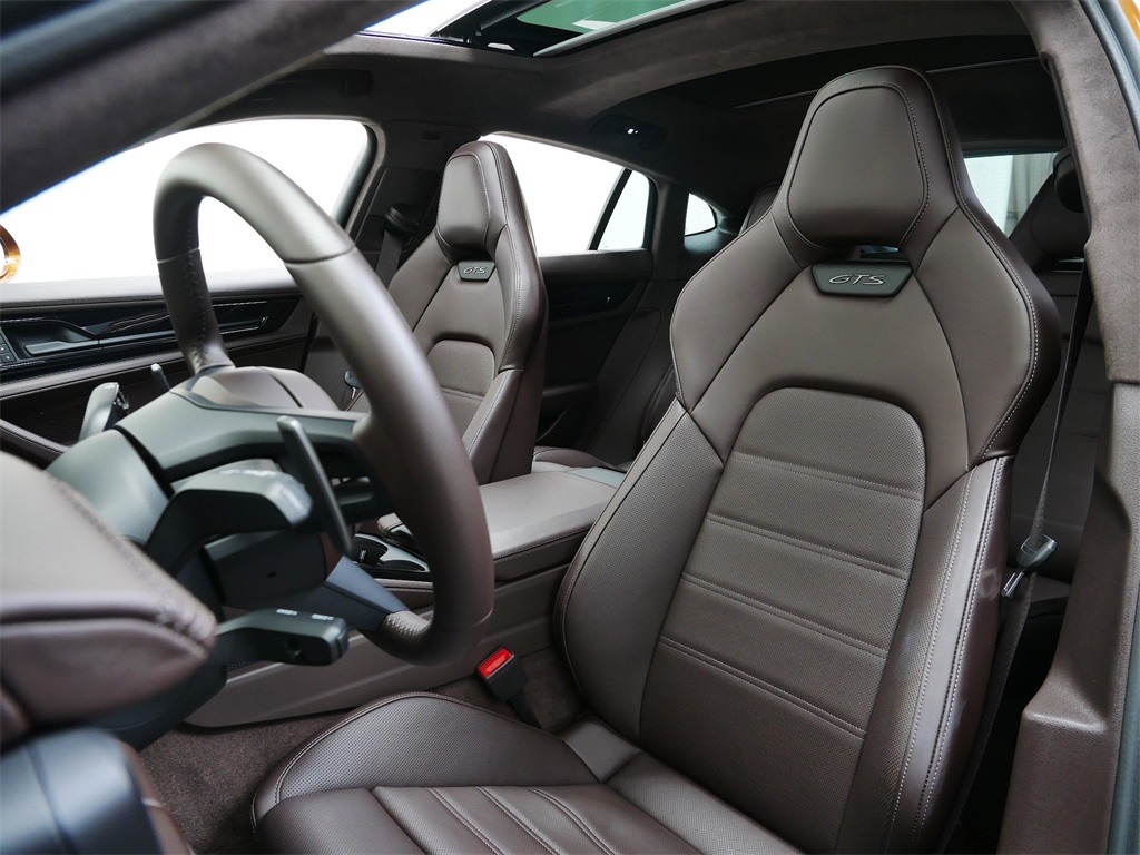 2025 Porsche Panamera GTS photo 5