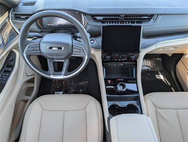 2025 Jeep Grand Cherokee Limited photo 4