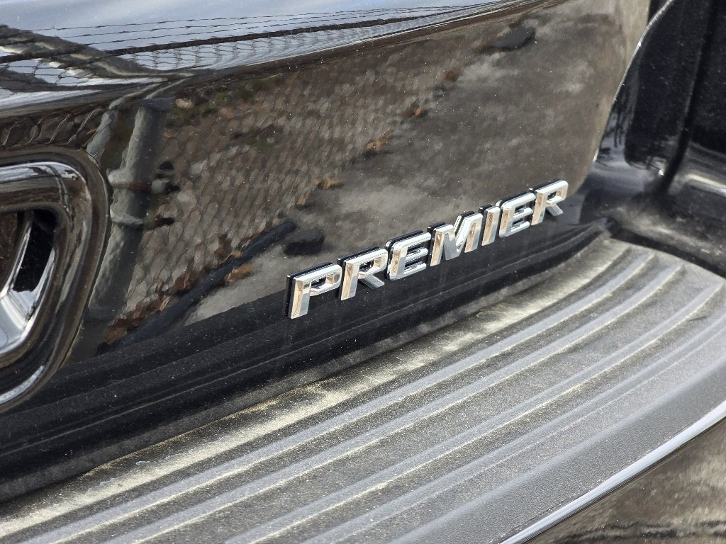 2026 Chevrolet Suburban Premier photo 4