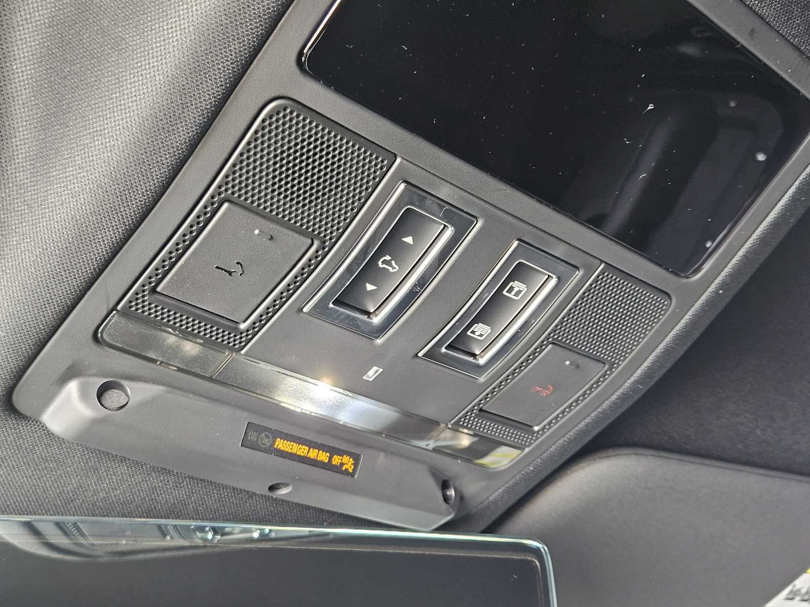 2025 Land Rover Defender 110 X-Dynamic SE photo 18