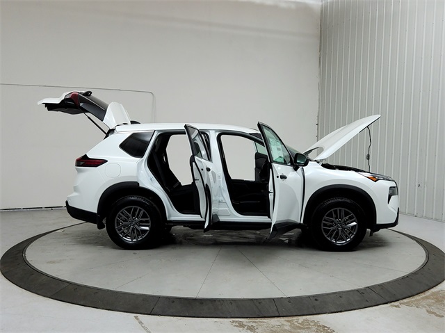 2025 Nissan Rogue S photo 16