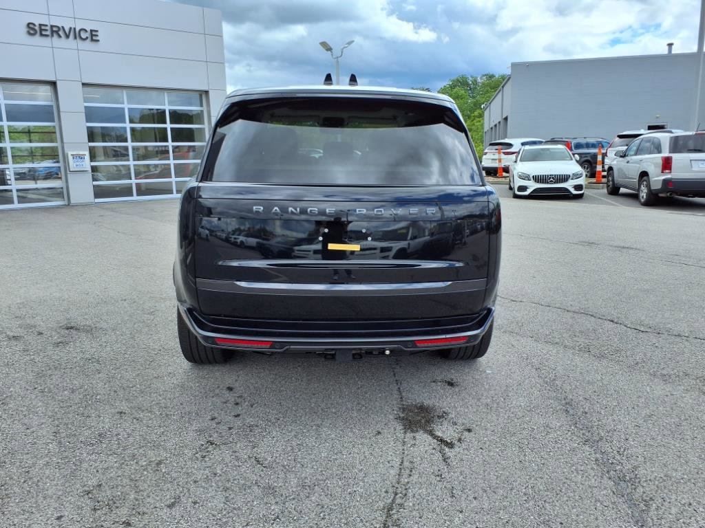 2025 Land Rover Range Rover SE photo 4