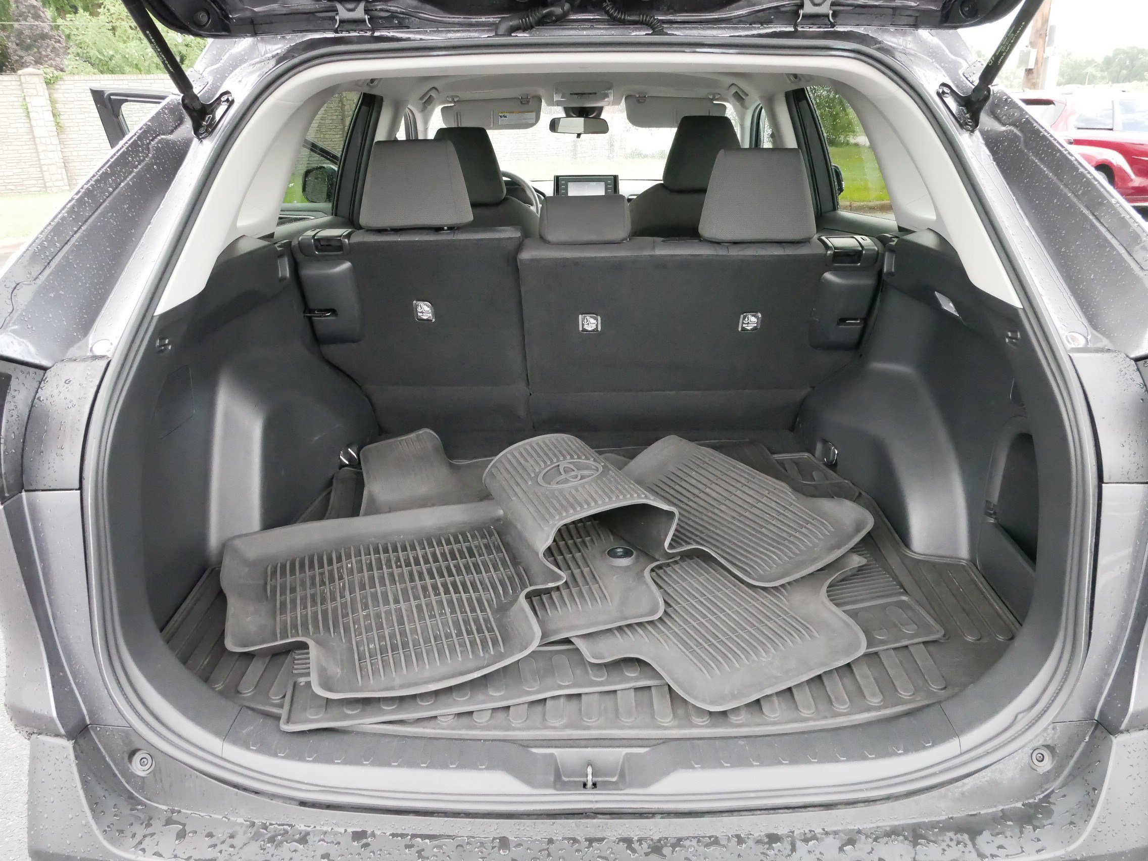 2021 Toyota RAV4 Hybrid XLE photo 17