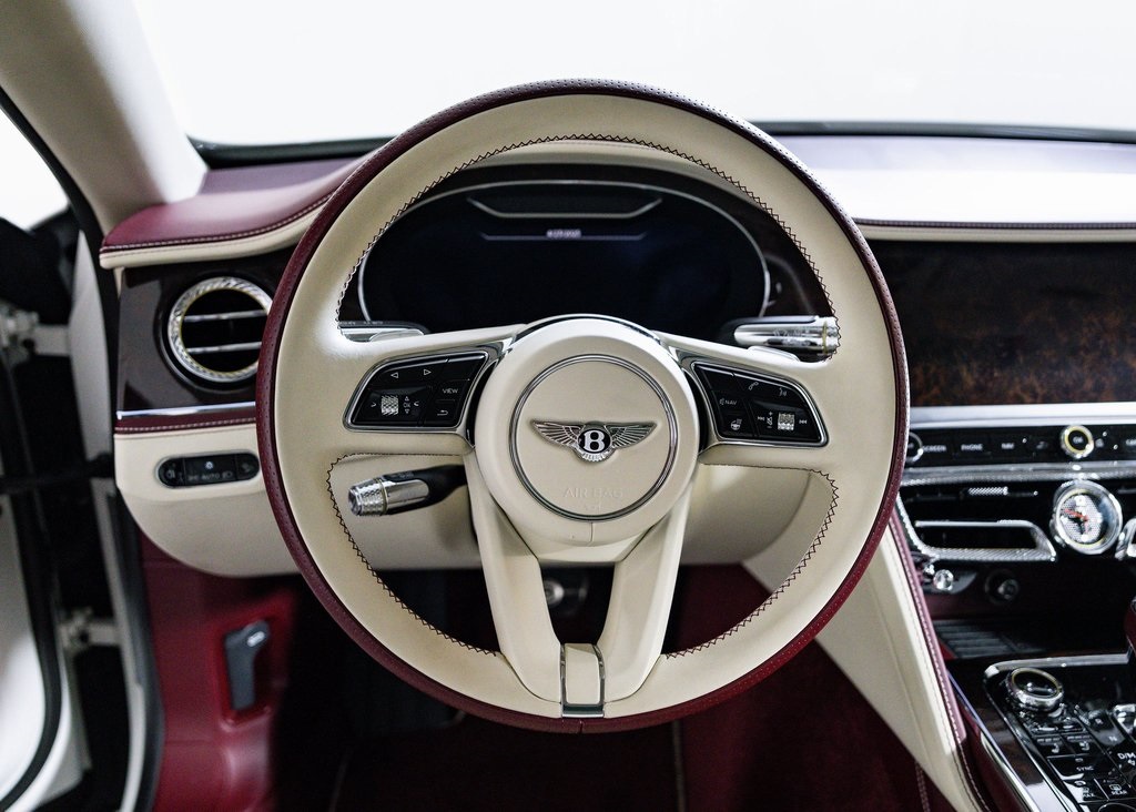 Used 2022 Glacier White Bentley V8 image 13