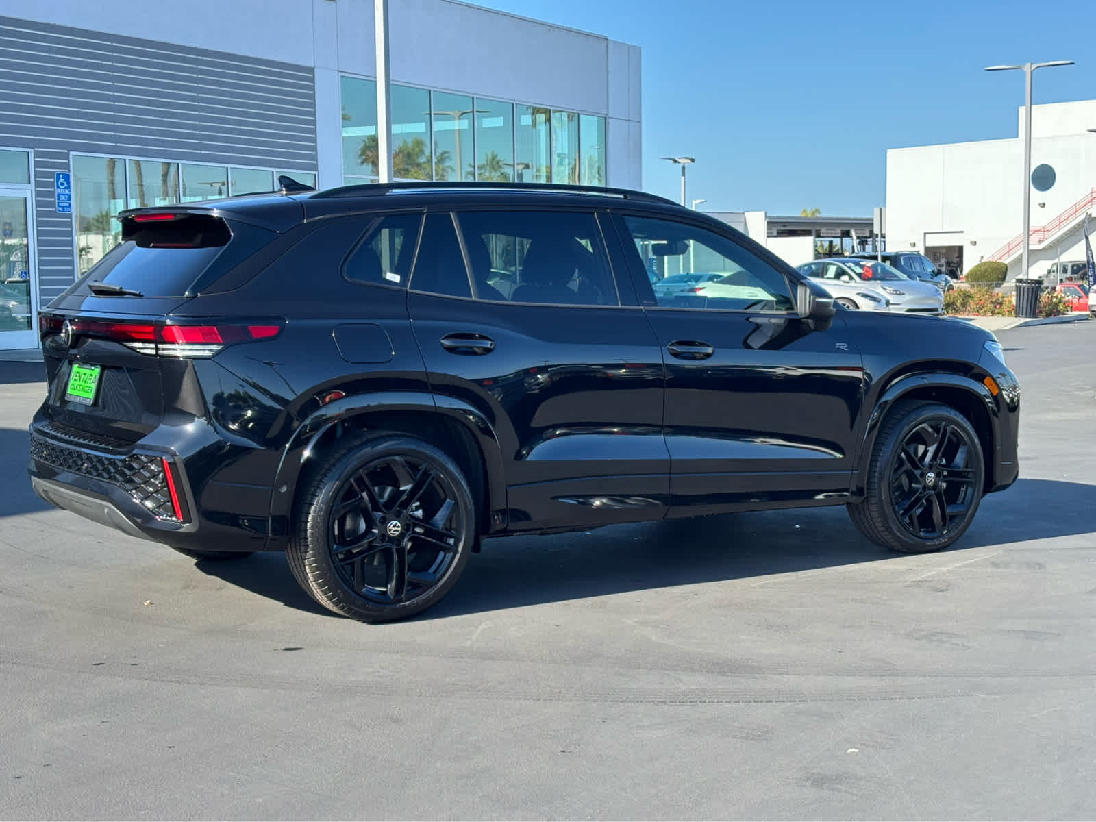 2026 Volkswagen Tiguan SE R-Line Black photo 3