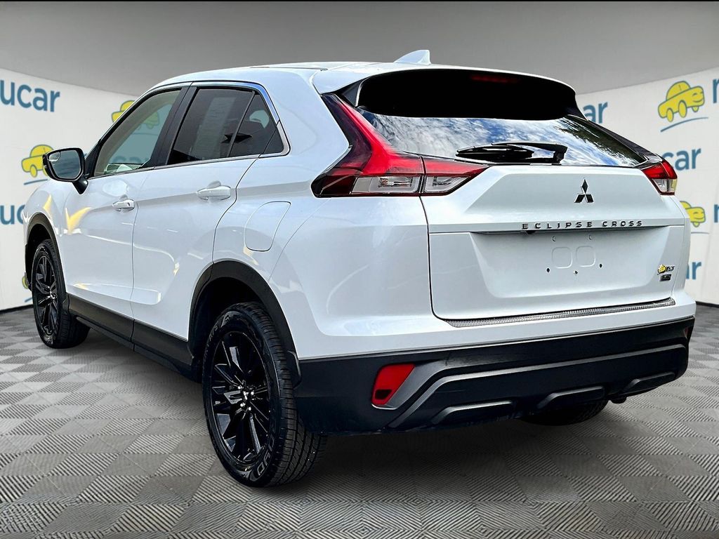 2023 Mitsubishi Eclipse Cross LE photo 3