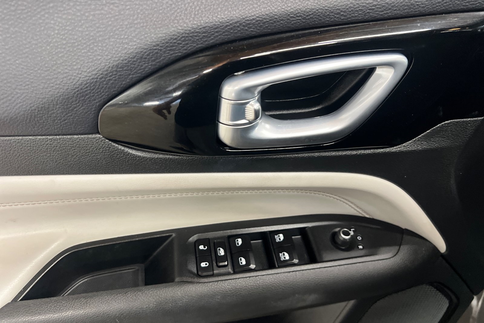 2023 Jeep Compass Limited photo 8