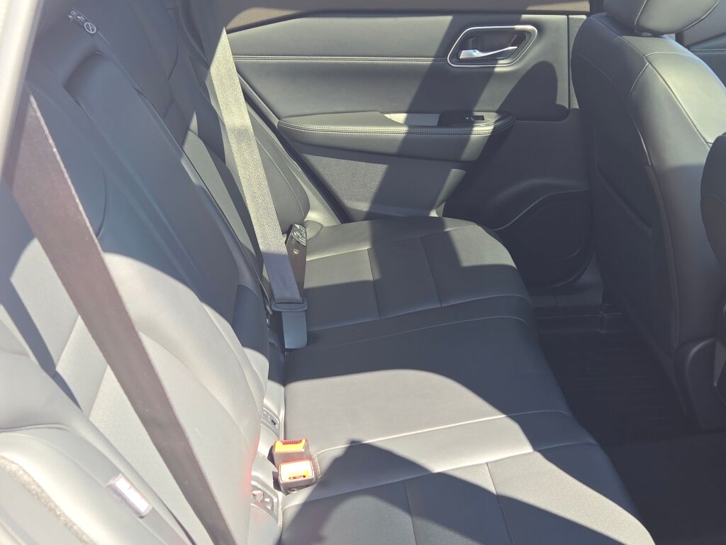 2021 Nissan Rogue SV photo 8