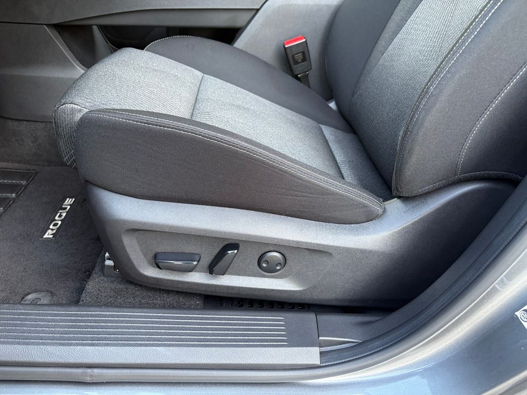 2024 Nissan Rogue SV photo 14