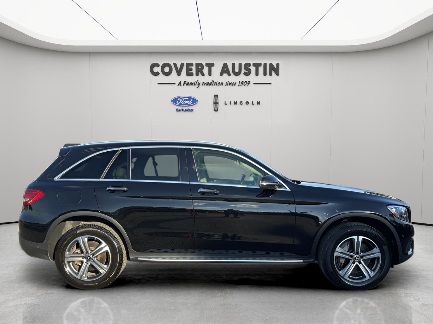 2018 Mercedes Benz GLC 300 4MATIC photo 4