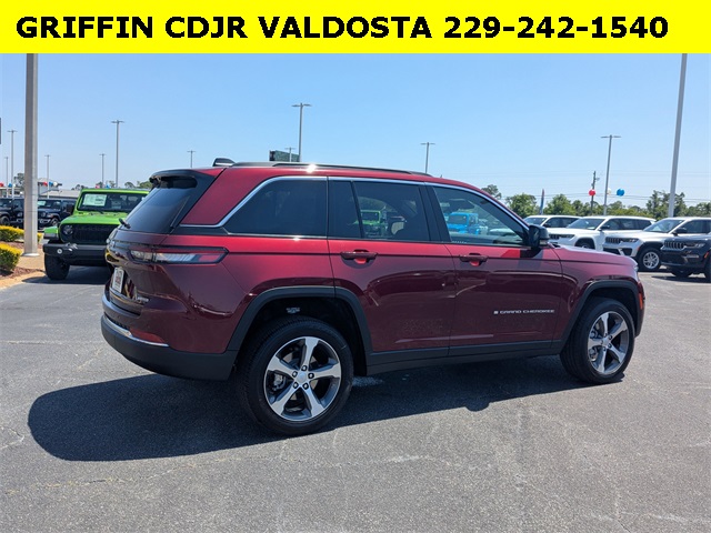 2025 Jeep Grand Cherokee Limited photo 3