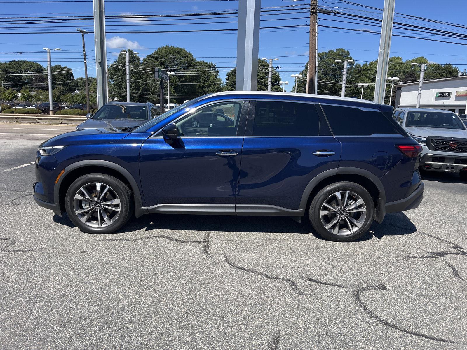 2022 Infiniti QX60 Luxe photo 2