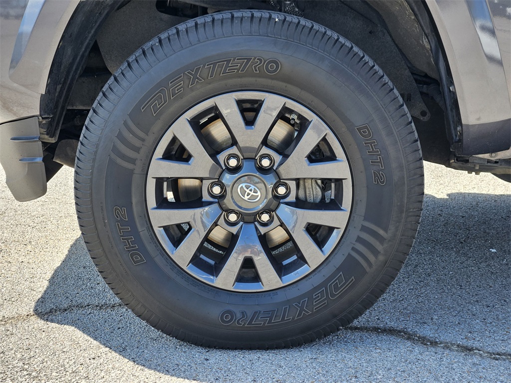2020 Toyota Tacoma SR5 photo 9