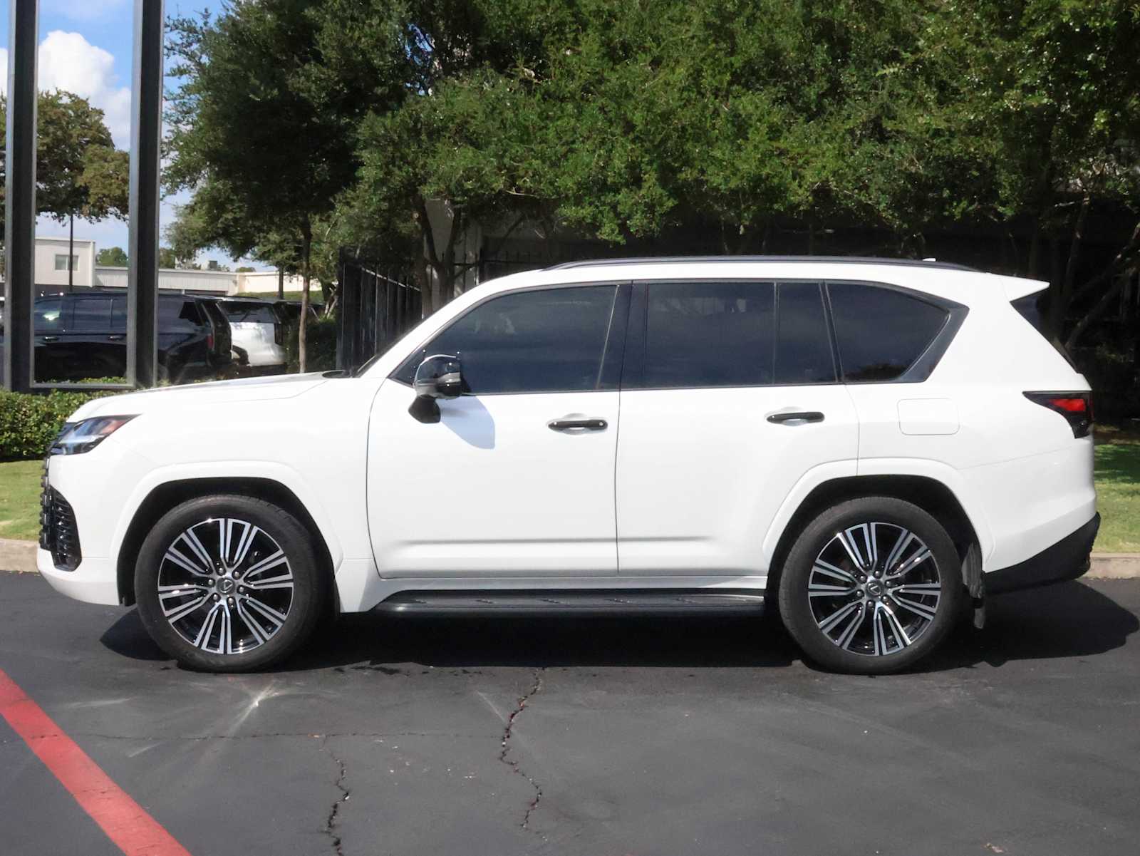 2024 Lexus LX photo 2