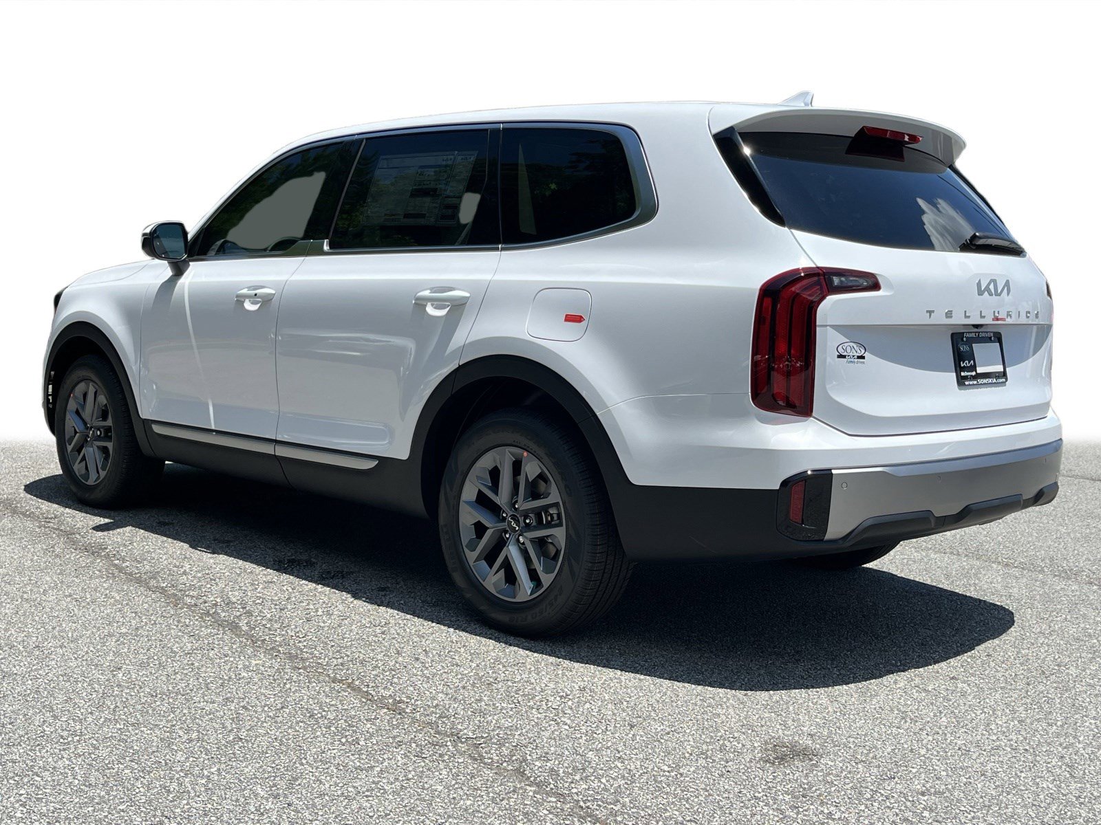 2025 Kia Telluride LX photo 3