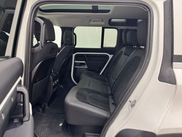 2020 Land Rover Defender 110 SE photo 16