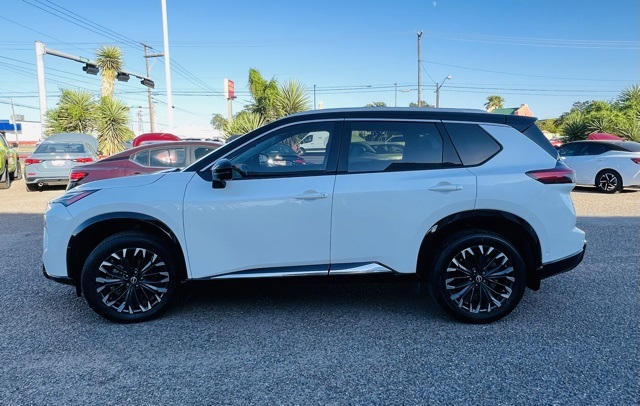 2024 Nissan Rogue Platinum photo 2