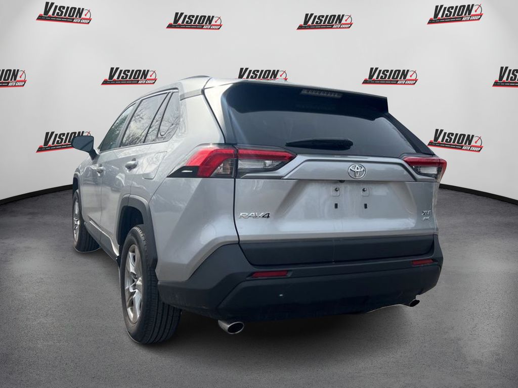 2024 Toyota RAV4 XLE photo 4