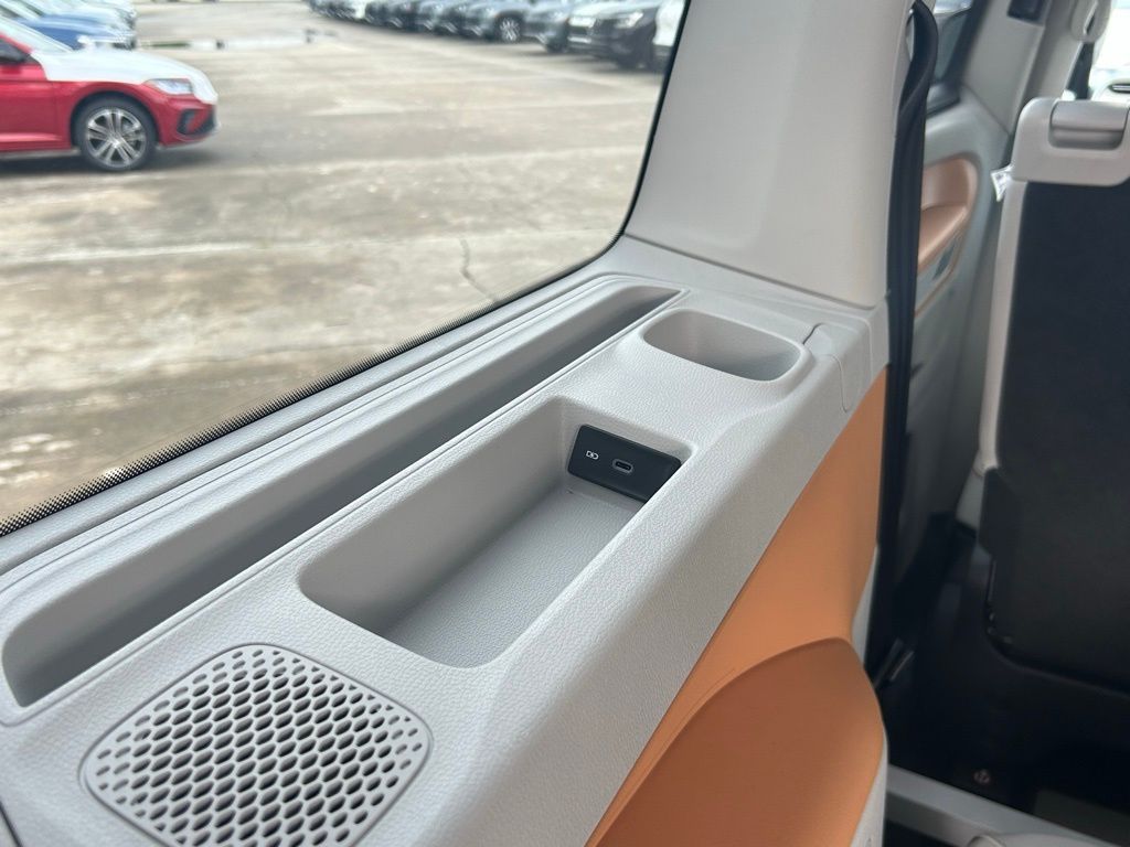 2025 Volkswagen ID. Buzz Pro Plus photo 42