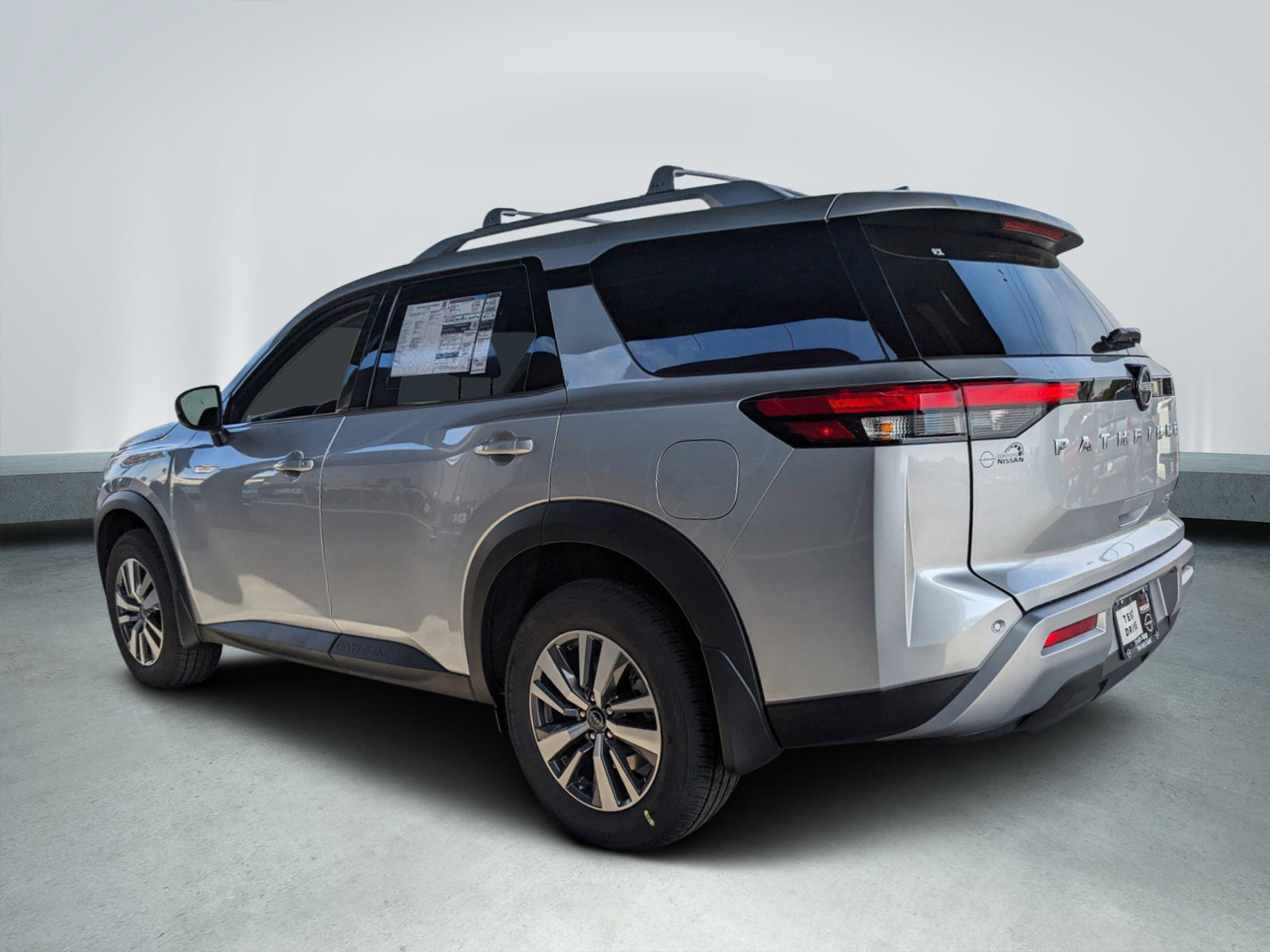 2025 Nissan Pathfinder SL photo 4