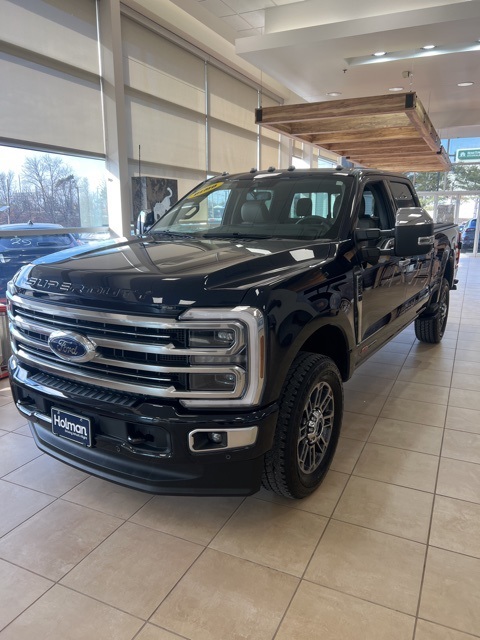 2025 Ford F-250 Super Duty Platinum's photo