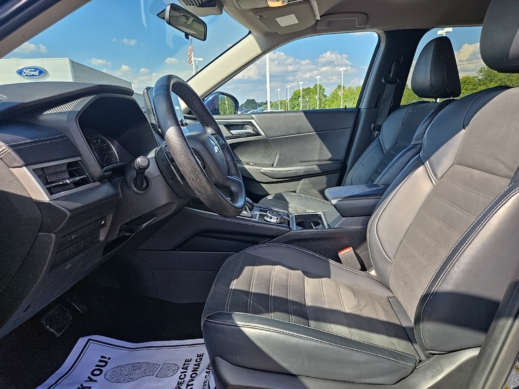 2024 Mitsubishi Outlander SE photo 11