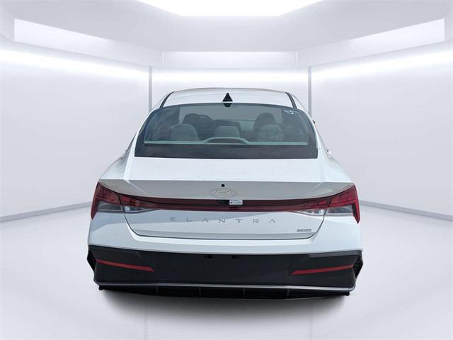 2025 Hyundai Elantra Hybrid Blue photo 4