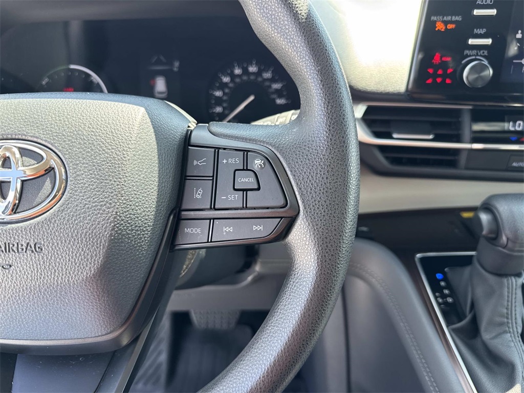 2024 Toyota Sienna LE photo 21