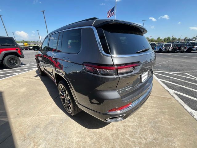 2021 Jeep Grand Cherokee Overland photo 3