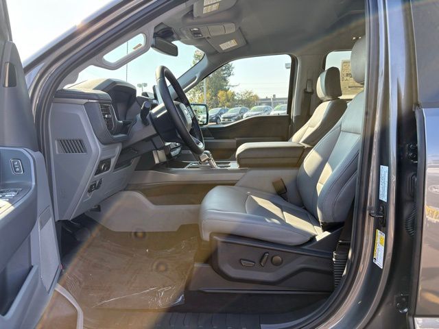 2025 Ford F-150 Lightning photo 18
