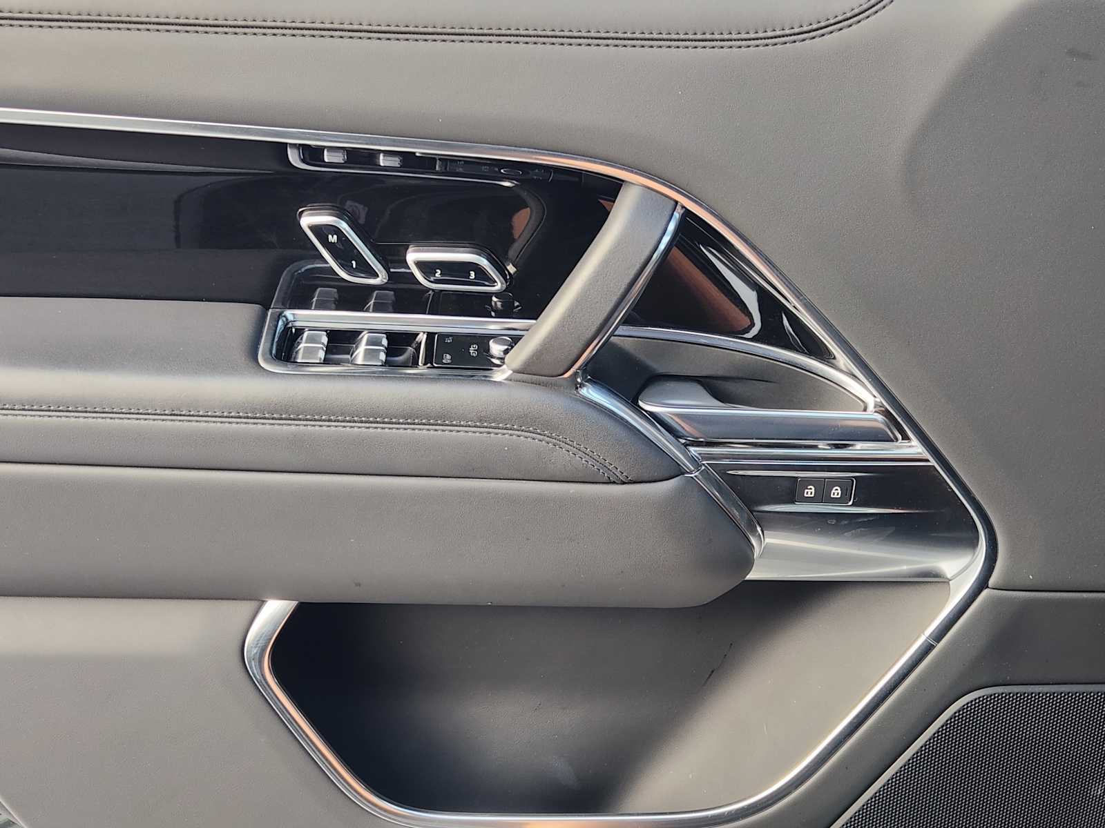 2023 Land Rover Range Rover SE photo 20