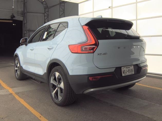 2025 Volvo XC40 Plus photo 3