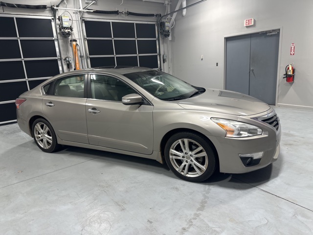 2013 Nissan Altima 3.5 SV photo 11
