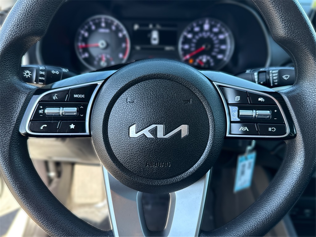 2023 Kia Forte LXS photo 23