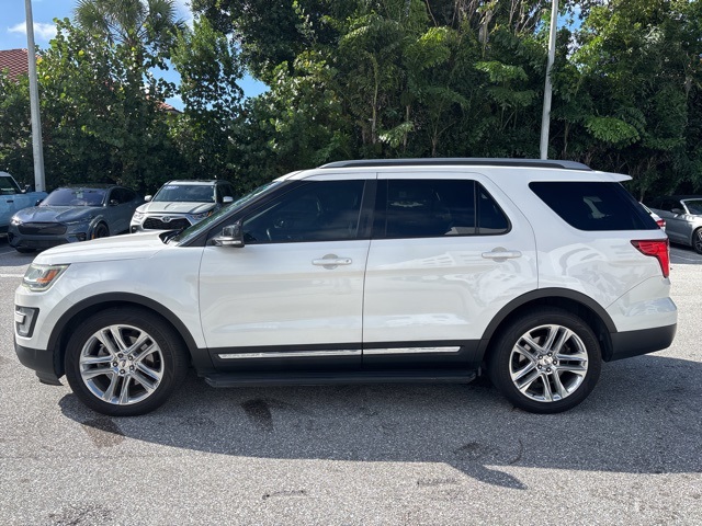 2017 Ford Explorer XLT photo 6