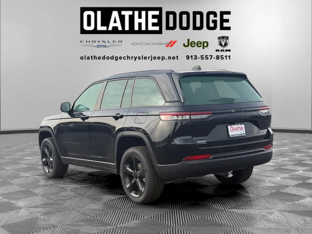 2025 Jeep Grand Cherokee Altitude photo 3