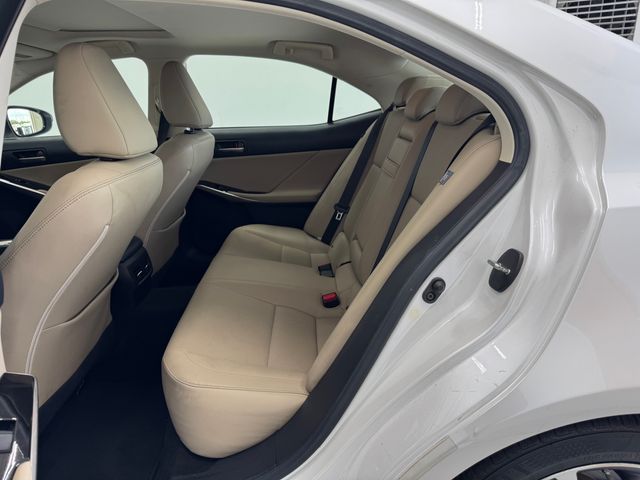 2019 Lexus IS 300 photo 19