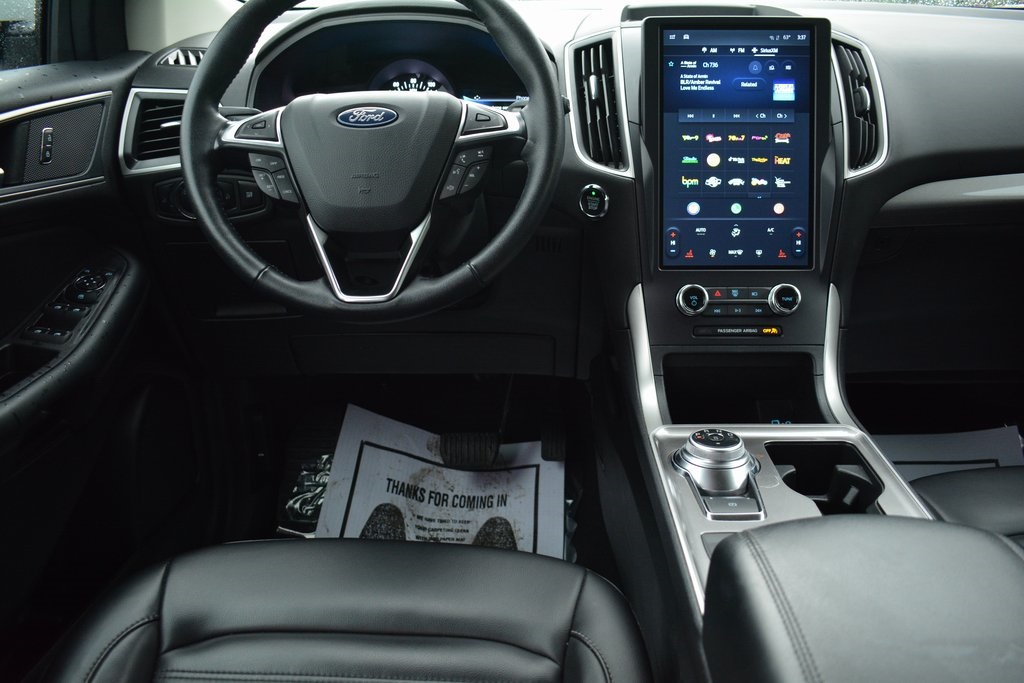 2024 Ford Edge SEL photo 3