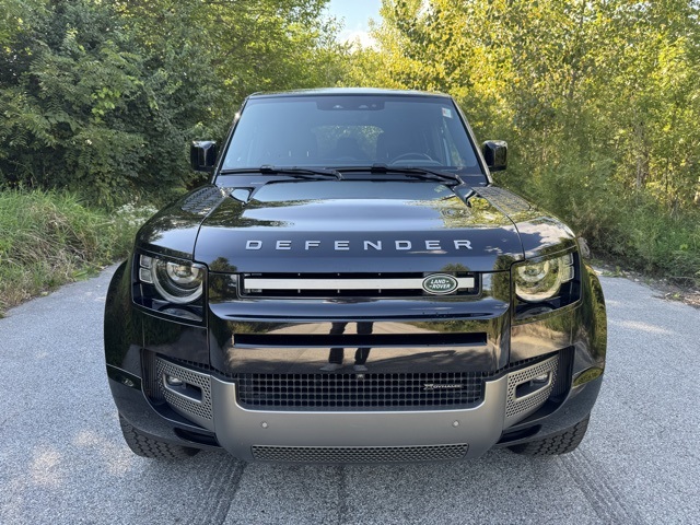 2022 Land Rover Defender 110 X-Dynamic SE photo 2