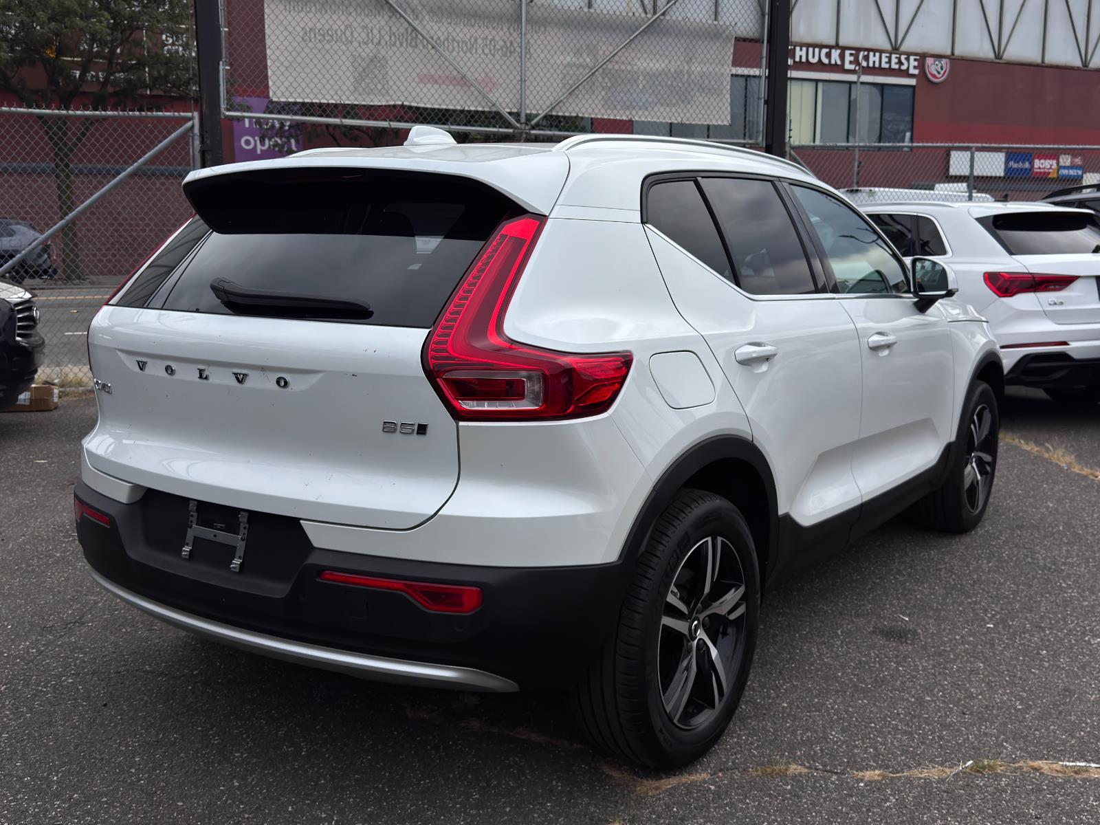 2025 Volvo XC40 Core photo 4