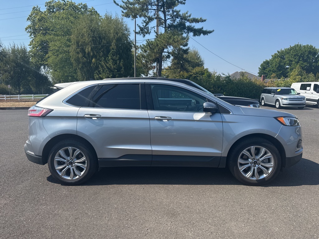 2023 Ford Edge Titanium photo 4