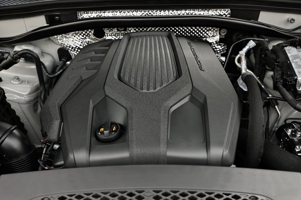 2025 Porsche Macan T photo 27