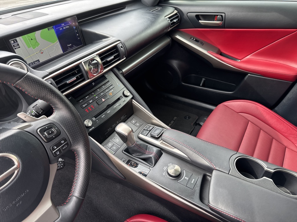 2018 Lexus IS 300 photo 19