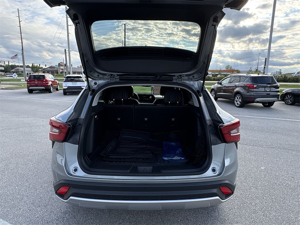 2024 Chevrolet Trax LT photo 18