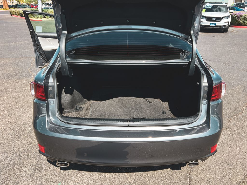 2016 Lexus IS 200t photo 8