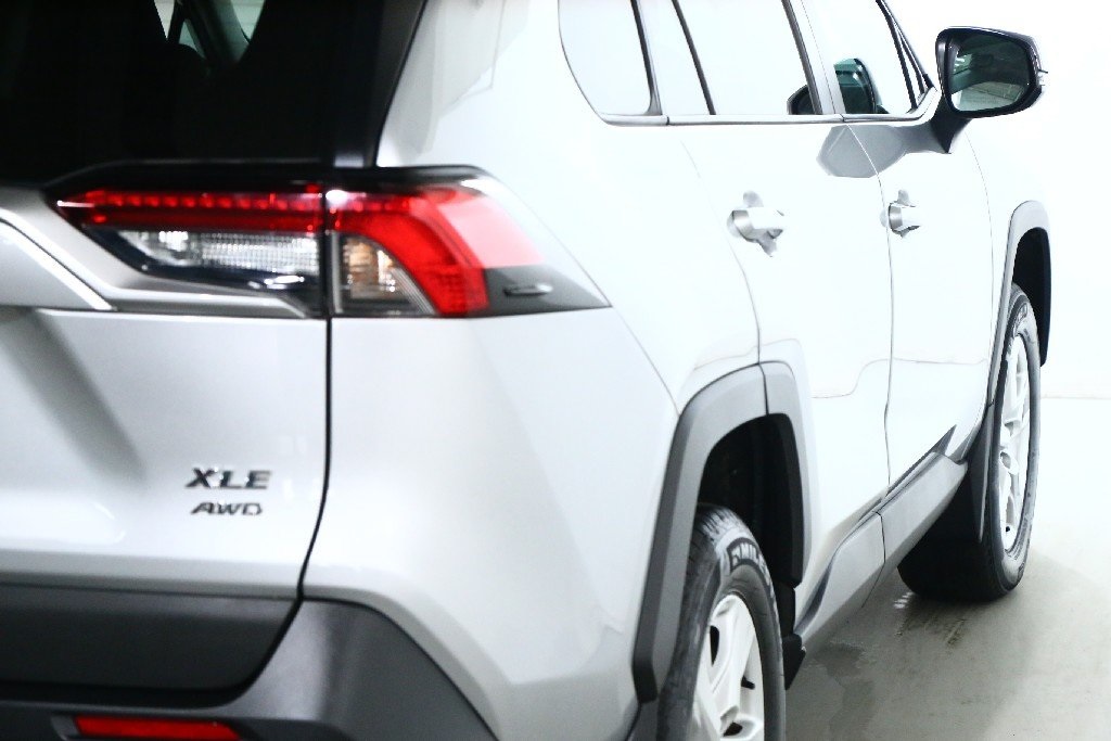 2021 Toyota RAV4 XLE photo 44